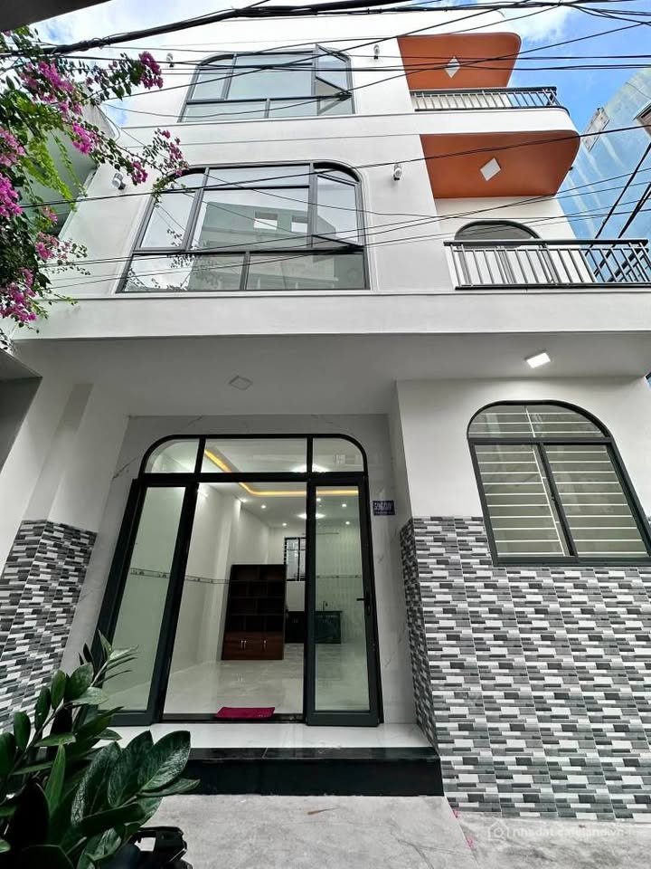 Bán nhà riêng: Nhà 3 tầng thoáng mát 3 mặt hẻm tại Trần Hưng Đạo, Quy Nhơn