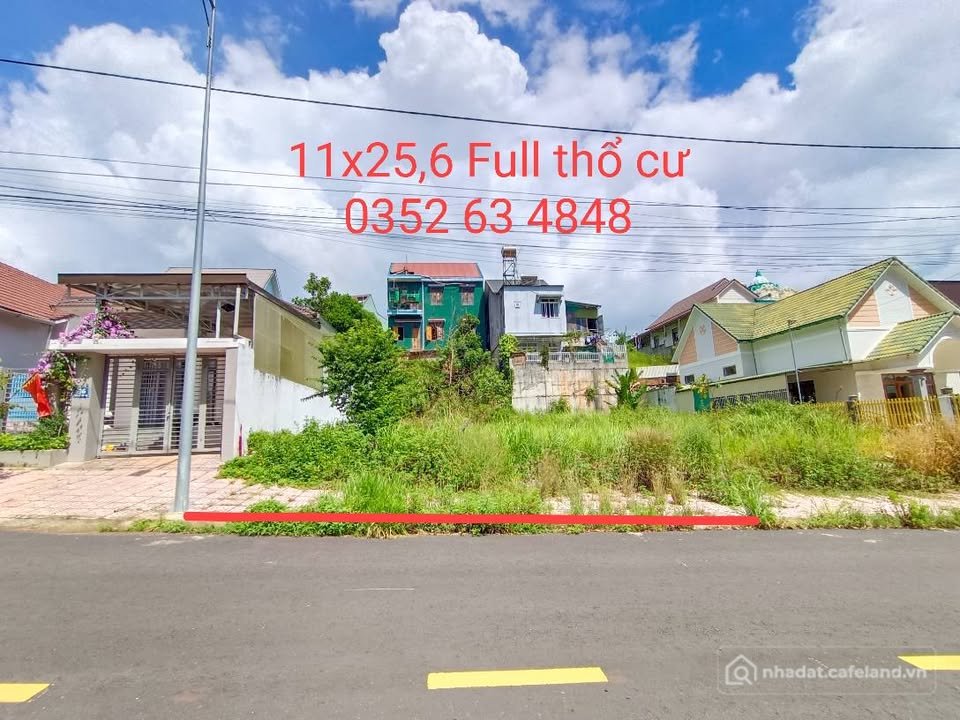 Bán đất thổ cư: Đất Đắk Nông 11m x 25.6m, hướng Đông, giá 2.15 tỷ, đất đẹp, dân 