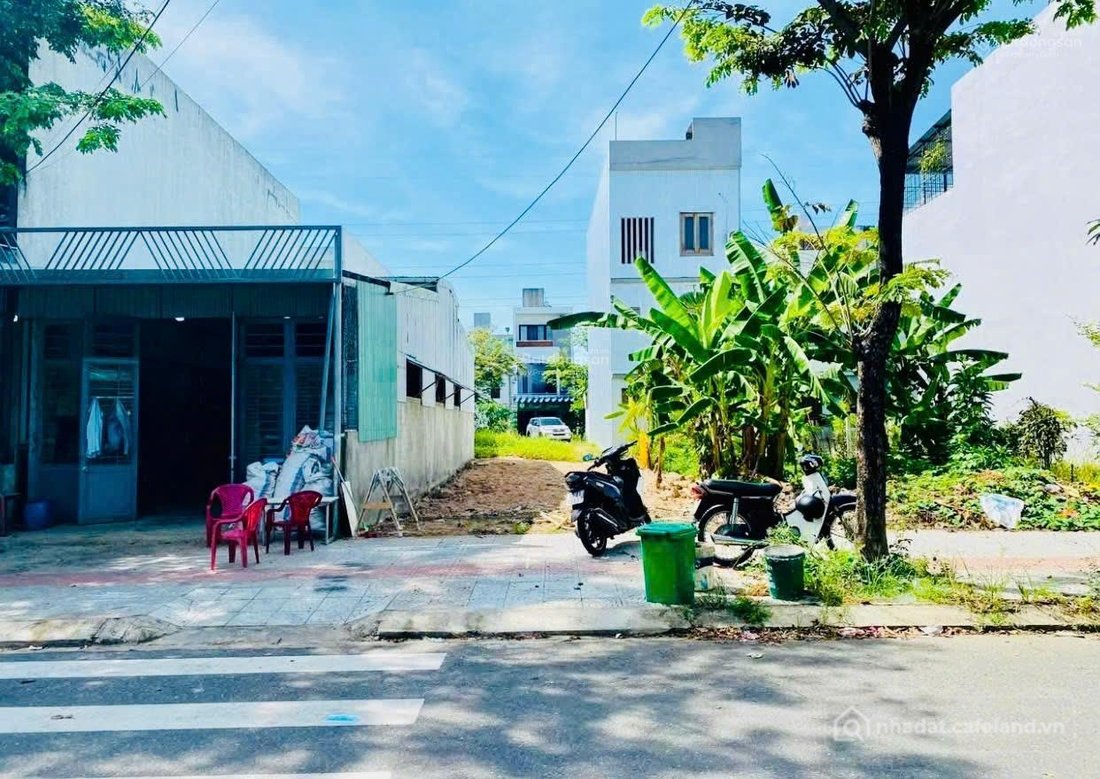 Bán đất thổ cư: Chính chủ gửi bán gấp lô đất thổ cư 100m² gần chợ Bến Cát, sổ sẵ