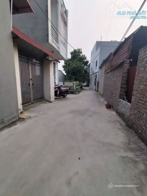 Bán đất thổ cư: Đất Vân Trại có nhà cấp 4 , 108m mặt tiền 8m tách đc làm 2 đầu t