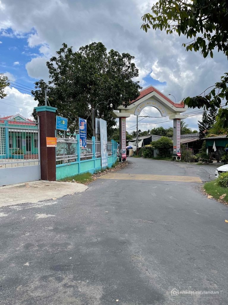 Biệt thự: Chính chủ bán gấp nhà vườn 420m2 gần Ngã tư Trung Lương, sổ đỏ riêng