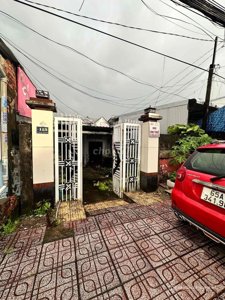 Bán nhà riêng: Bán đất thổ cư có nhà cấp 4 khu vực kinh doanh nhộn nhịp