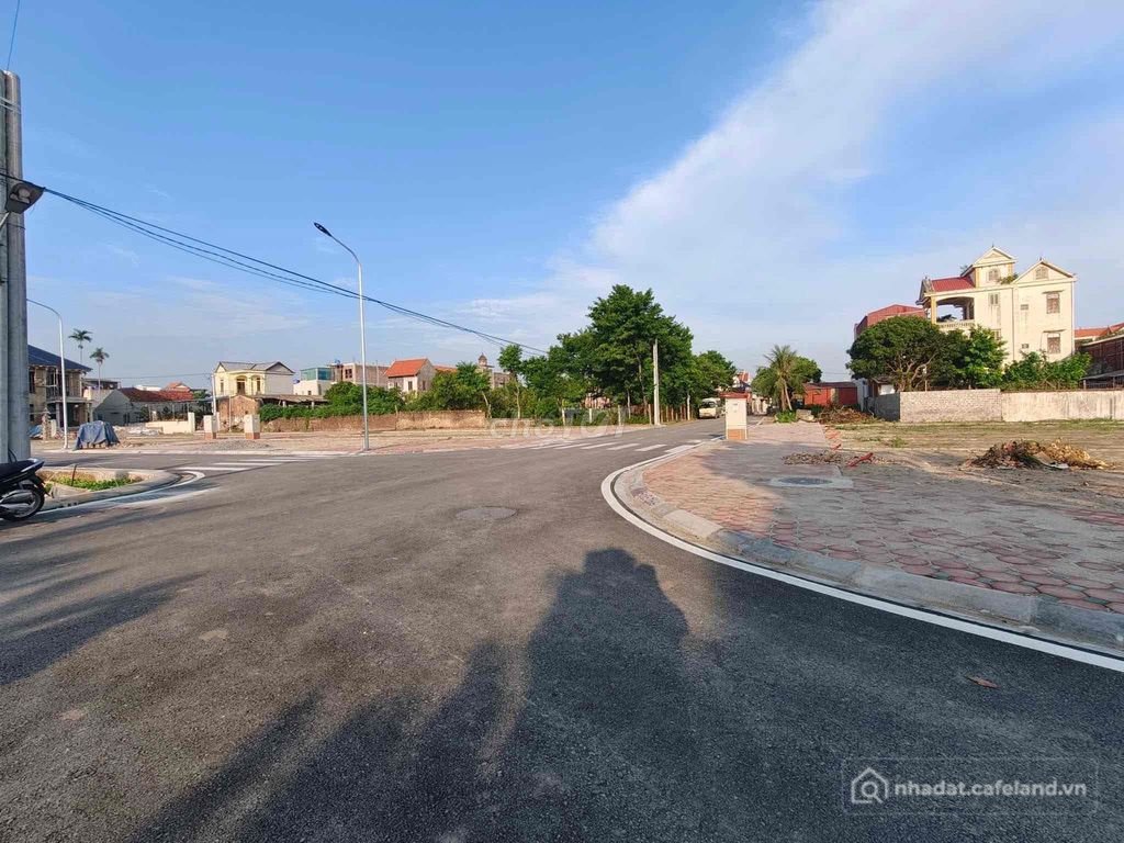 Bán đất nền dự án: BÁN ĐẤT GIÃN DÂN QUY HOẠCH ĐỒNG BỘ ĐƯỜNG ÁP PHAN 7M VỈA HÈ RỘ