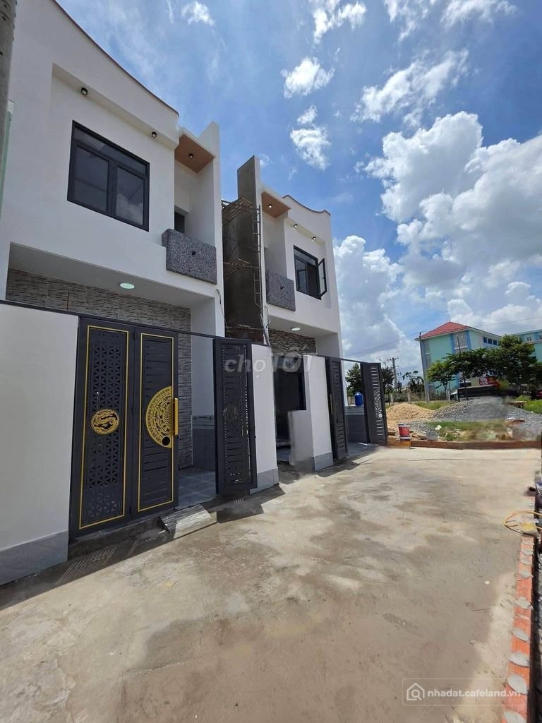 Bán nhà riêng: Bán nhà 2 căn 68m2 TP.HCM, đối diện trường Lê Thị Trung