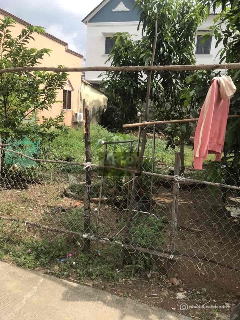 Bán đất thổ cư: Bán đất 90m² – ngang 5m dài 18m – vuông vắn – thổ cư – sổ đỏ chí