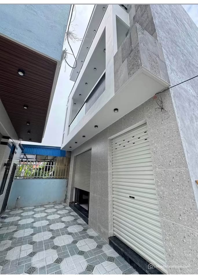 Bán nhà riêng: Nhà 3 tầng xinh xắn tại Kiều Trung, ô tô đỗ tận cửa, giá cực yêu