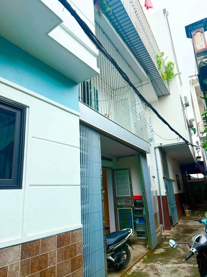 Bán nhà riêng: Bán nhà 3 tầng Tiền Phong, ngõ thẳng Bùi Sỹ Tiêm, giá chỉ 1,3 tỷ