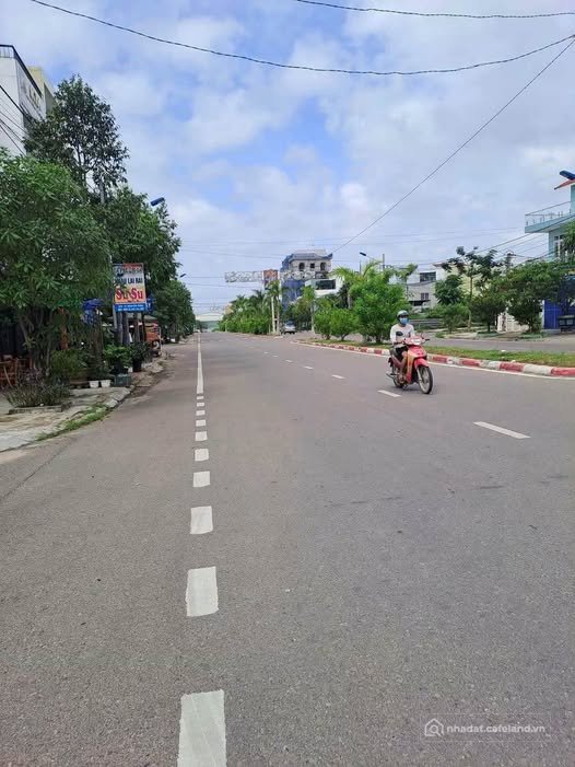 Bán đất thổ cư: Bán đất mặt tiền đường Nguyễn Mân, Quy Nhơn, diện tích 100m2, gi