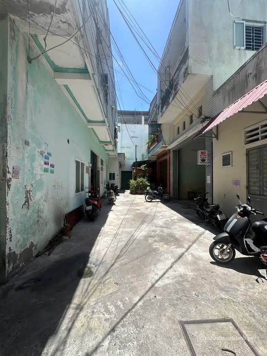 Bán nhà riêng: Nhà góc hai tầng thoáng đãng, vị trí đắc địa gần Đại học Quy Nhơn