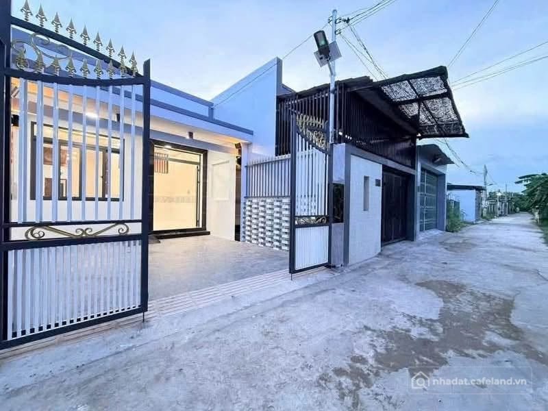 Bán nhà riêng: Nhà mới hoàn thiện 100% tại xã Bình Phú, Bến Tre