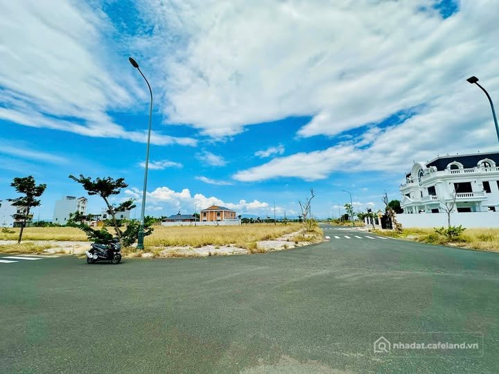 Bán biệt thự: Sở hữu ngay biệt thự lô góc 531m2 tại Nam Tuy Hòa, vị trí đắc địa