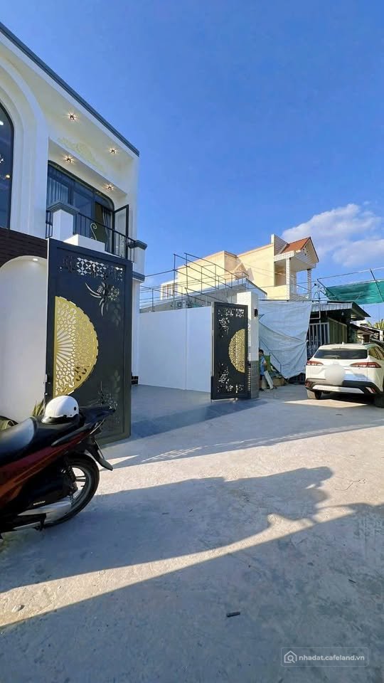 Bán nhà riêng: Nhà lầu 131.4m2 thổ cư 100% gần chợ Phường 7, Bến Tre