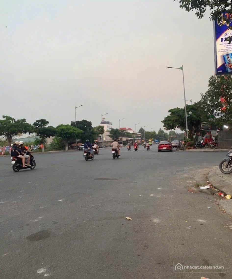 Bán đất thổ cư: Bán nền góc 2 mặt tiền đắc địa tại Golden City, Long Xuyên, giá 