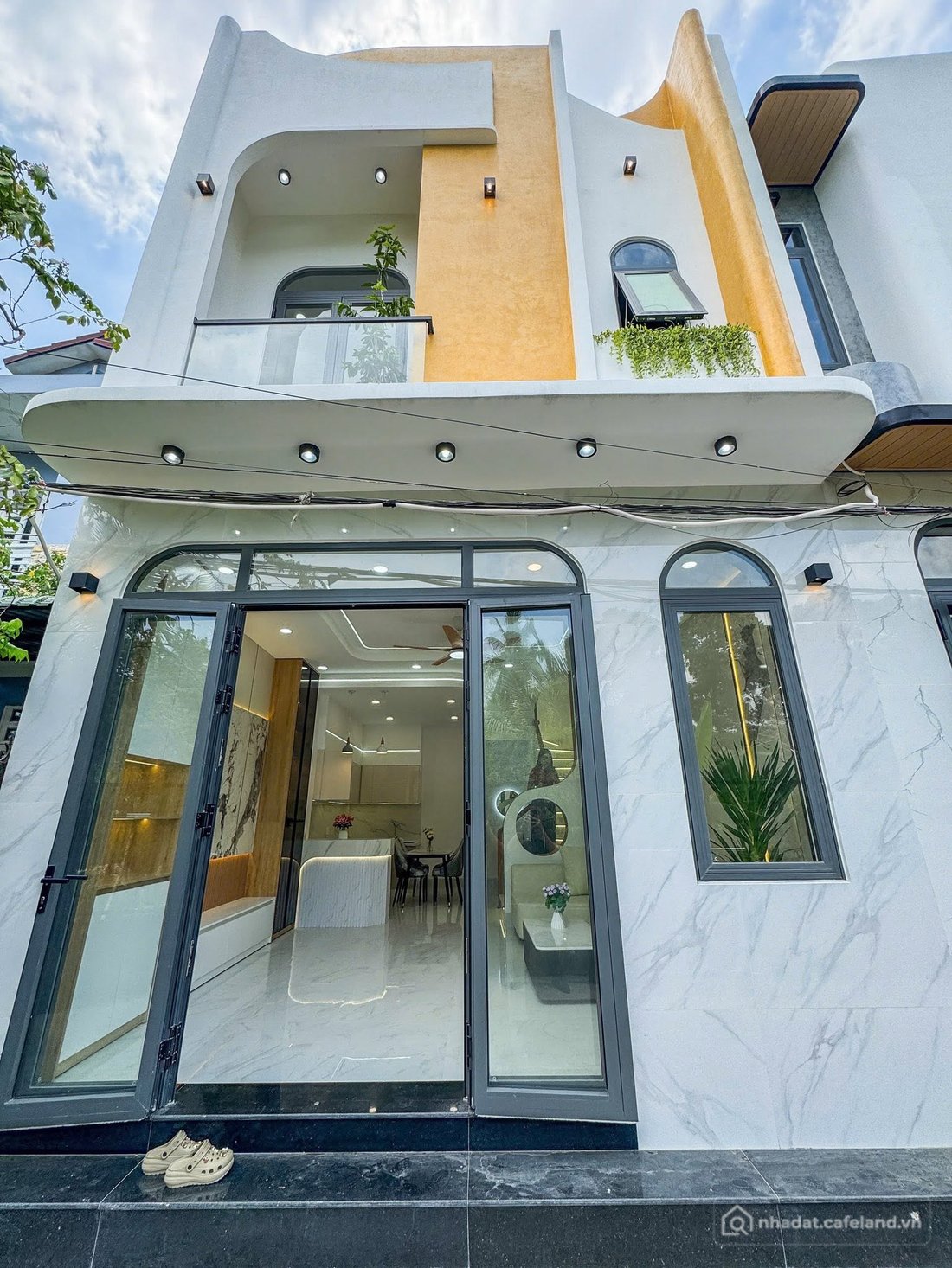Bán nhà riêng: Bán nhà trệt lầu xinh xắn, full nội thất tại hẻm 7, Trần Vĩnh Kiế