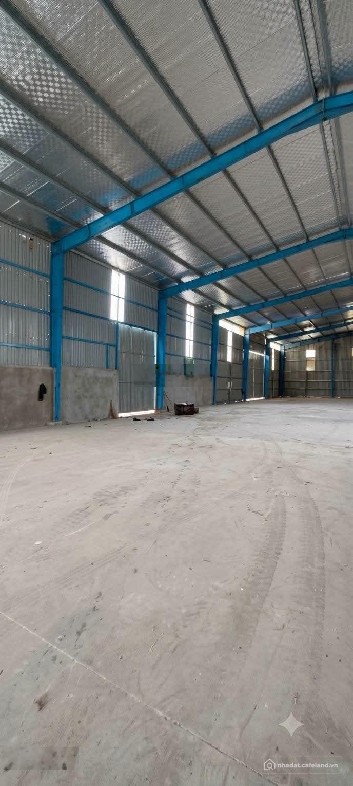 Nhà kho - Xưởng: Cho thuê kho bãi, xưởng tổng diện tích 4000m2.Đường xe công.Sx 