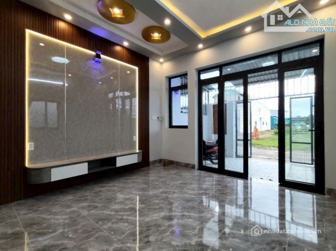Bán nhà riêng: Bán nhà 1 trệt 1 lầu ngay KCN Trảng Bàng mới xây xong có thể vào 
