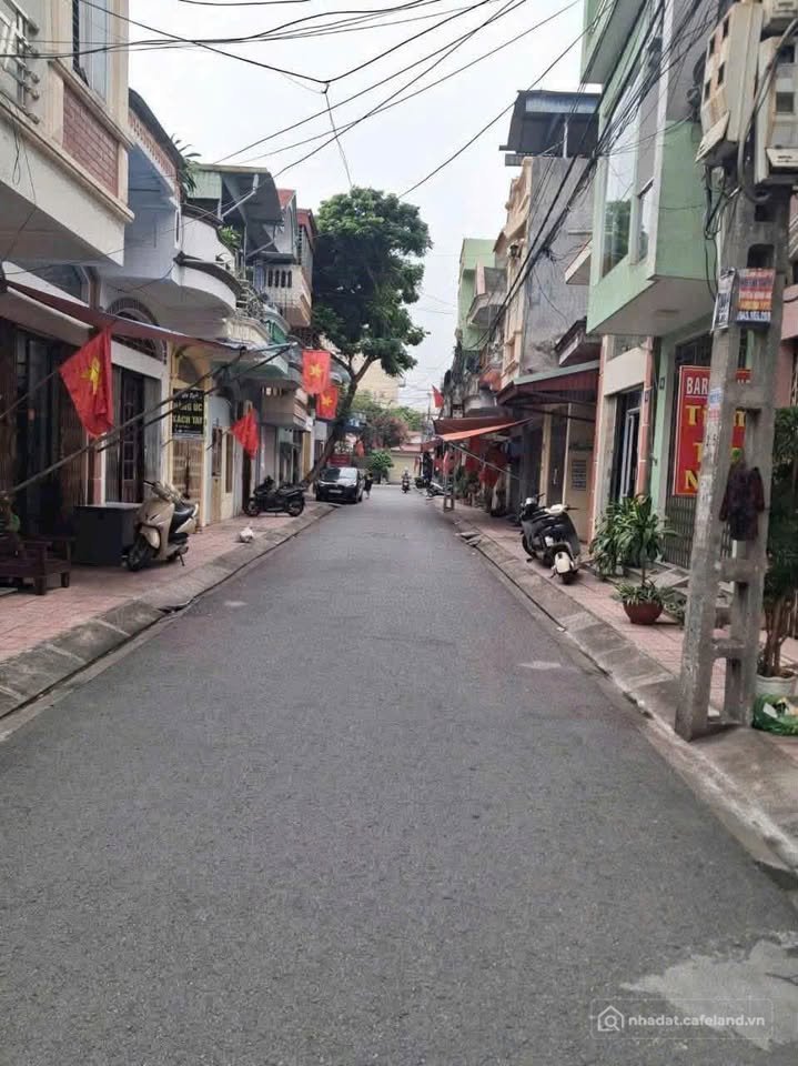 Bán nhà riêng: Nhà xinh hai tầng Phan Đăng Lưu, kinh doanh đắc địa, vỉa hè thênh