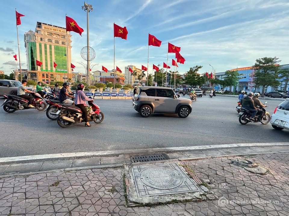 Bán nhà riêng: Nhà đẹp 3.5 tầng tại Lãm Hà, Kiến An - Ô tô đỗ tận cửa, giá yêu t
