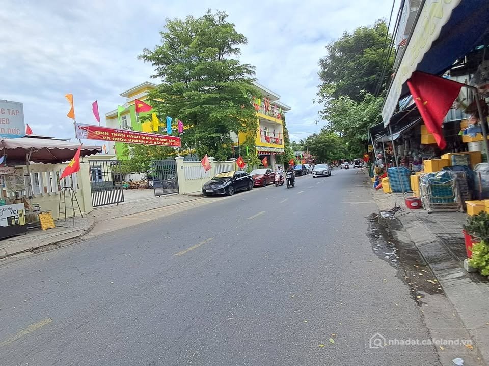 Bán nhà riêng: Nhà mặt tiền Tôn Đản 82m2, đường 7.5m, kinh doanh sầm uất