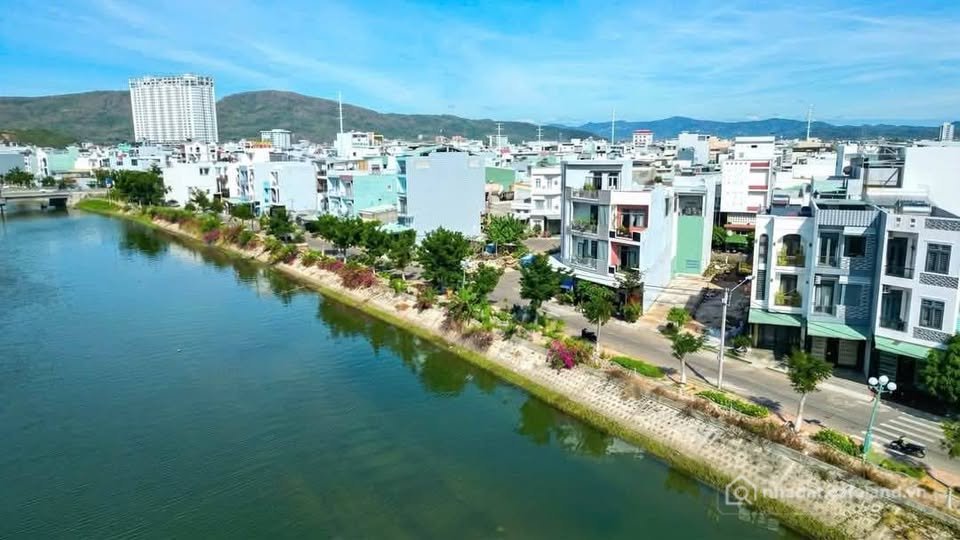 Bán đất thổ cư: Lô đất view sông Hà Thanh, hướng Đông Nam, diện tích 102m2