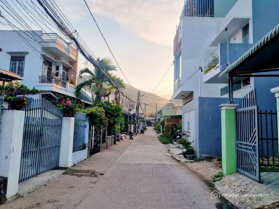 Bán nhà riêng: Nhà cấp 4 xinh xắn tại Phú Tài, Quy Nhơn, an cư lý tưởng