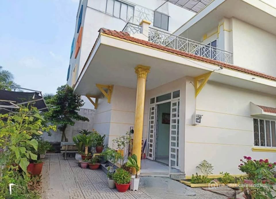 Bán biệt thự: Biệt thự vườn 300m2 Nguyễn Ảnh Thủ, Hóc Môn, giá giảm sâu 2 tỷ