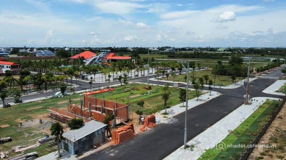 Bán đất thổ cư: Bán cặp đất 2 mặt tiền đường Thủ Khoa Huân nối dài, thành phố Ch