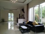 Cho thuê biệt thự VINHOMES Việt Hưng, Long Biên, đầy đủ nội thất, 300m2, giá 45tr/1 tháng. -Khu vực: Khu đô thị Việt Hưng, Long Biên, Hà Nội.