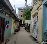 Chính chủ cần tiền bán đất 35m2 phố Gia Quất, Long Biên