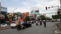 Cho thuê nhà, MT 8m, DT: 100m2, nhà 5 tầng mặt phố Trần Nguyên Hãn, thông sàn.