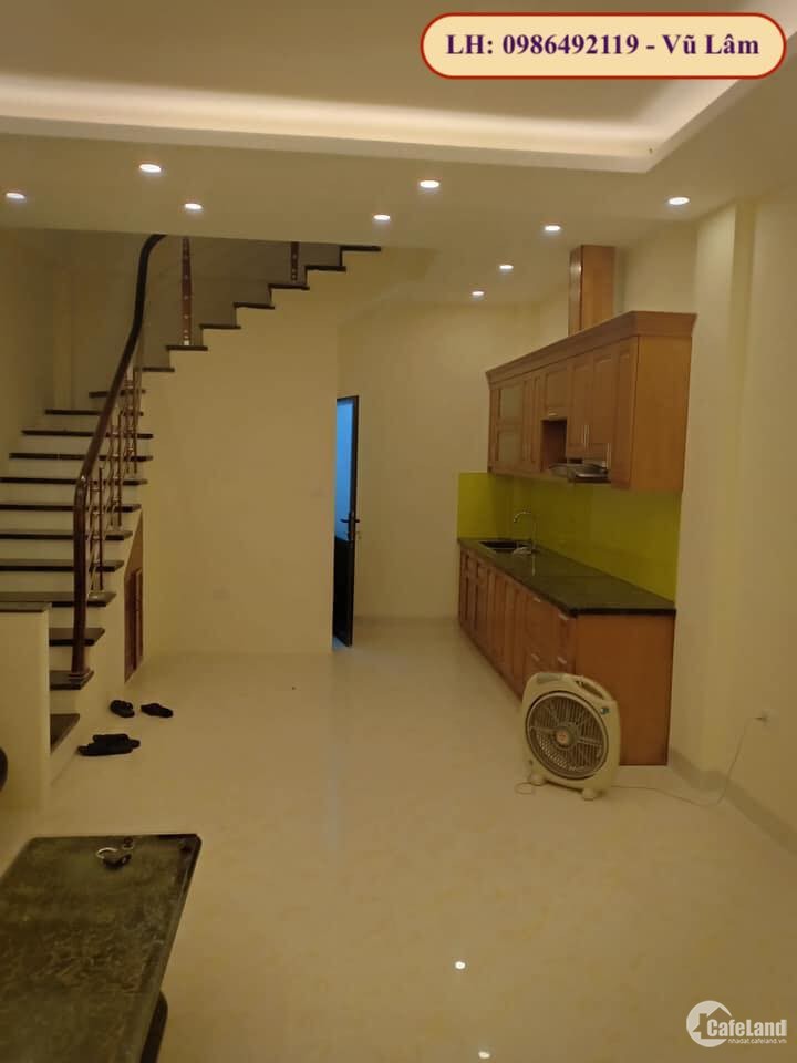 Phố Quan Nhân, Ngõ thông, Ở ngay, 38m2, 3.9tỷ. Lh: 0986492119