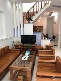 Nhà chính chủ 10x30 1 trệt 1 lầu 6 phòng trọ, giá 2 tỷ đường nhựa 16m.
