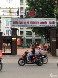 Chính chủ bán gấp nhà phân lô, phố Phan Văn Trường, DT: 42m2.
