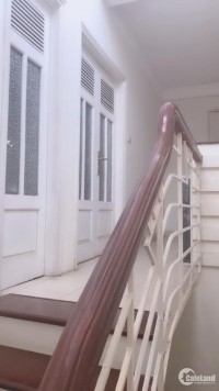 4 tỷ có nhà  45 m2 4 tầng ở ngay, 5 phút đi bộ ra ga tàu điện trên cao Láng