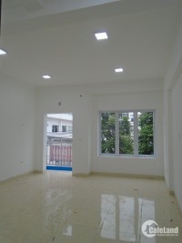 Cho thuê nhà Phạm Văn Đồng 30m2x7 tầng 30tr/tháng
