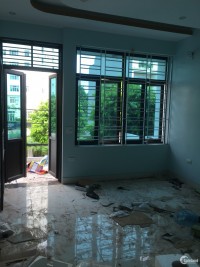 CHO THUÊ NHÀ 3 TẦNG TRÊN ĐƯỜNG PHAN CHU TRINH, 100M2, 15TR . LH: 0986454393