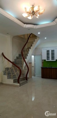 Bán nhà Liễu Giai 30m2 * 4 tầng, Ôtô đỗ cửa. Giá 5,8 tỷ