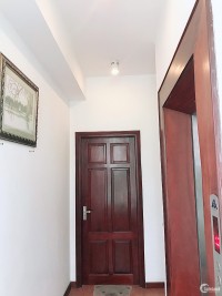 Cho thuê căn hộ CC 2 phòng ngủ, 80m2, giá rẻ tại Cát Linh, Đống Đa.