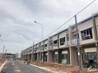 nhà mới xây diện tích 80m2, gần siêu thị Vinmart và đại học Việt Đức