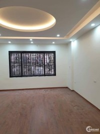 Chỉ 2 tỷ, 4 tầng x 40m2, ngay mặt Phố Lĩnh Nam