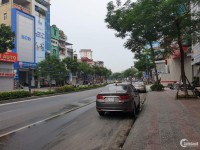Bán nhà mặt phố Nguyễn Văn Cừ, kinh doanh, MT hơn 4m, dt 60m, vỉa hè rộng,