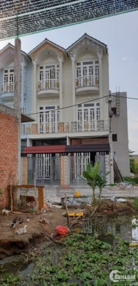 Bán gấp nhà ĐSH 3 căn đường Nguyễn Bình, DT: 3.5x12m