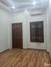 Cần bán nhà gần Ngã Tư Sở -Lô góc - 30m2 - oto 30m.