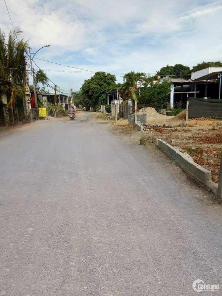 Bán đất mặt tiền đường Nguyễn Văn Trỗi, Cam Đức, Cam Lâm.KH. có 100m thổ cư,
