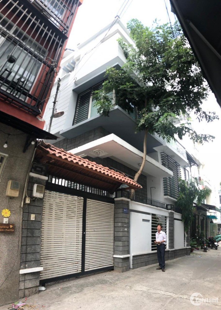 Xuất ngaọi cần bán gấp nhà phố 4 tầng HXH cách MT 2 căn gần toà án Quận Tân Phú