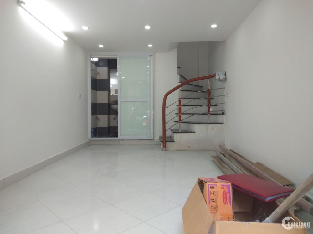 Cần bán nhà mới Trương Định 25m ,5 tầng , kinh doanh tốt