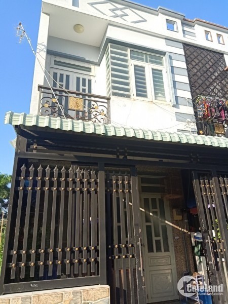 Chính chủ bán lại căn nhà 1 trệt 1 lầu ở Hóc Môn, sổ riêng, giá thương lượng.