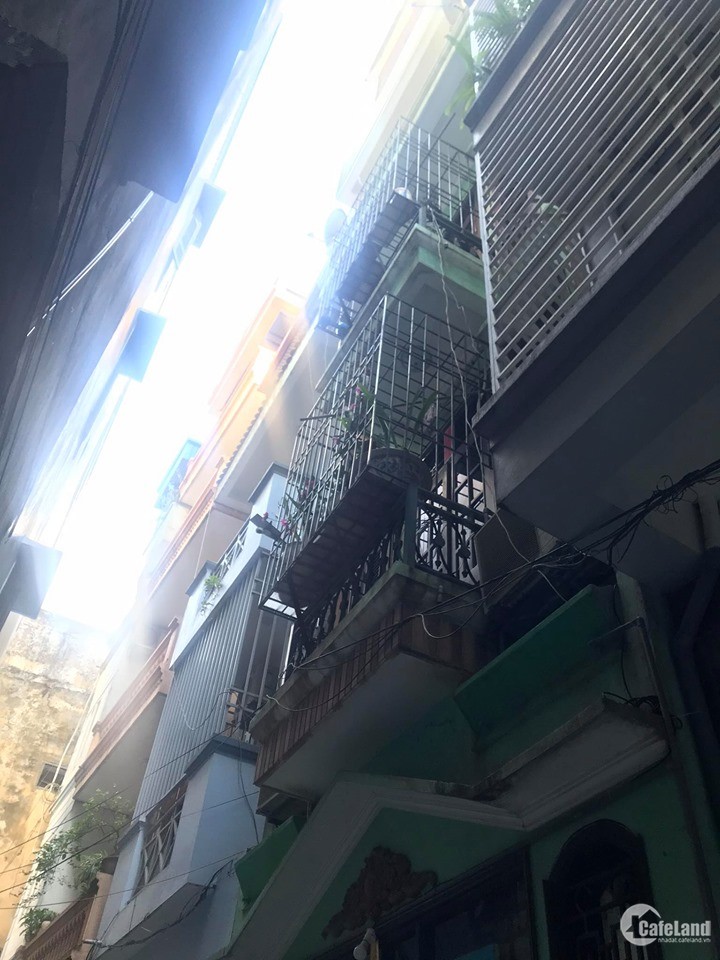Bán nhà gấp trong ngõ Đường Nguyễn Chí Thanh, Nhà 5 tầng x 52m2, mặt tiền 4.5m,