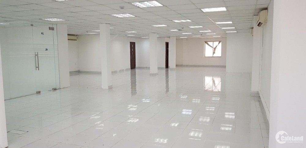 Văn phòng cho thuê hoàn thiện trần sàn, Quận 3. DT 178m2 chỉ 17 usd/m2