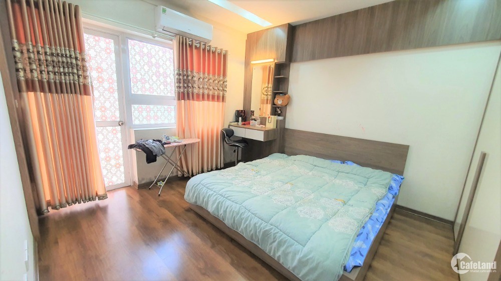 Chuyển nhượng căn hộ chung cư 2 phòng ngủ, gần hồ Phương Lưu